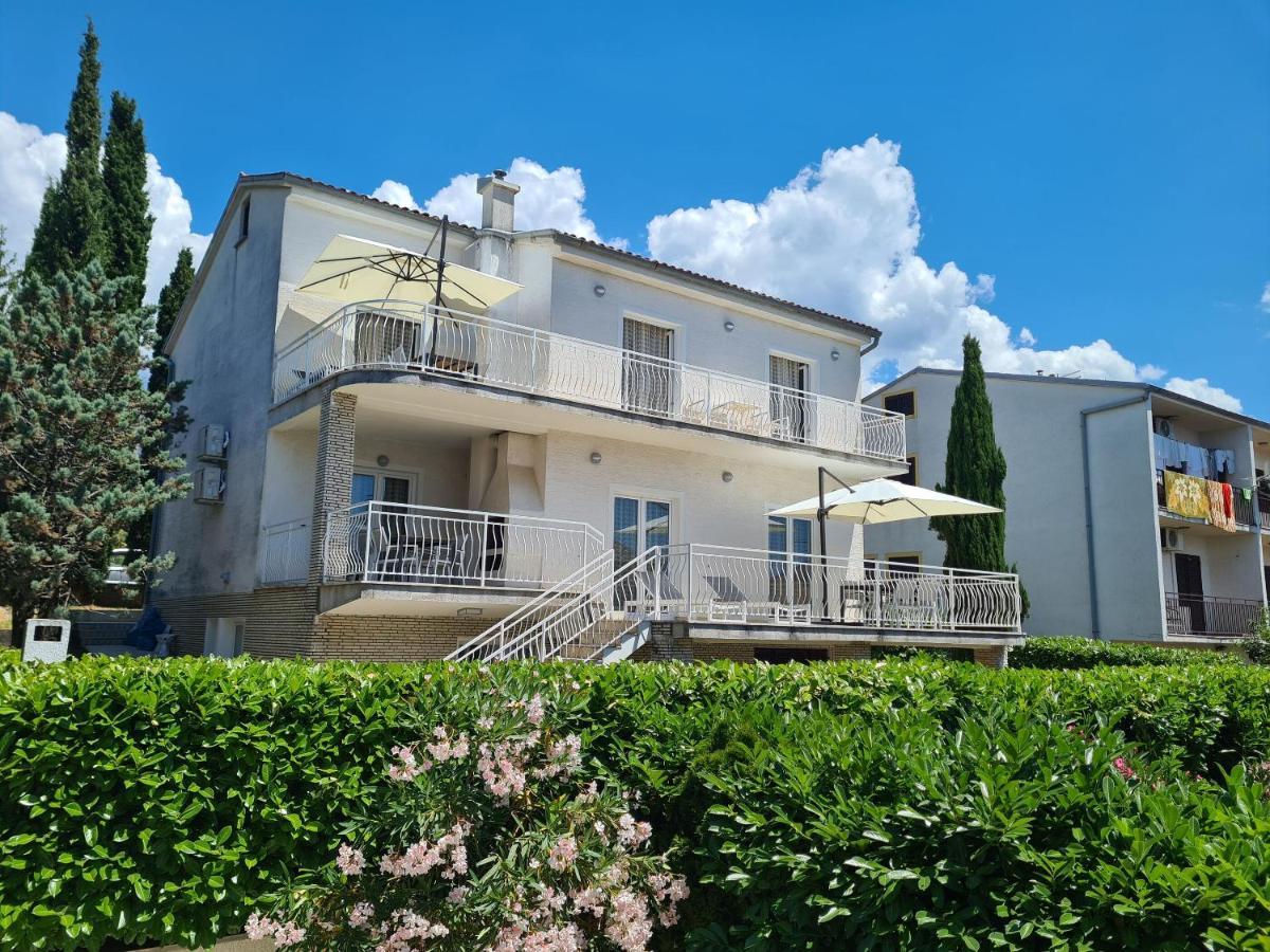 Apartments Elizabeta ドラマリ エクステリア 写真